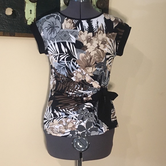 2/$12 Brody Myles Floral Shirt with Side Tie Sz M - Picture 3 of 10